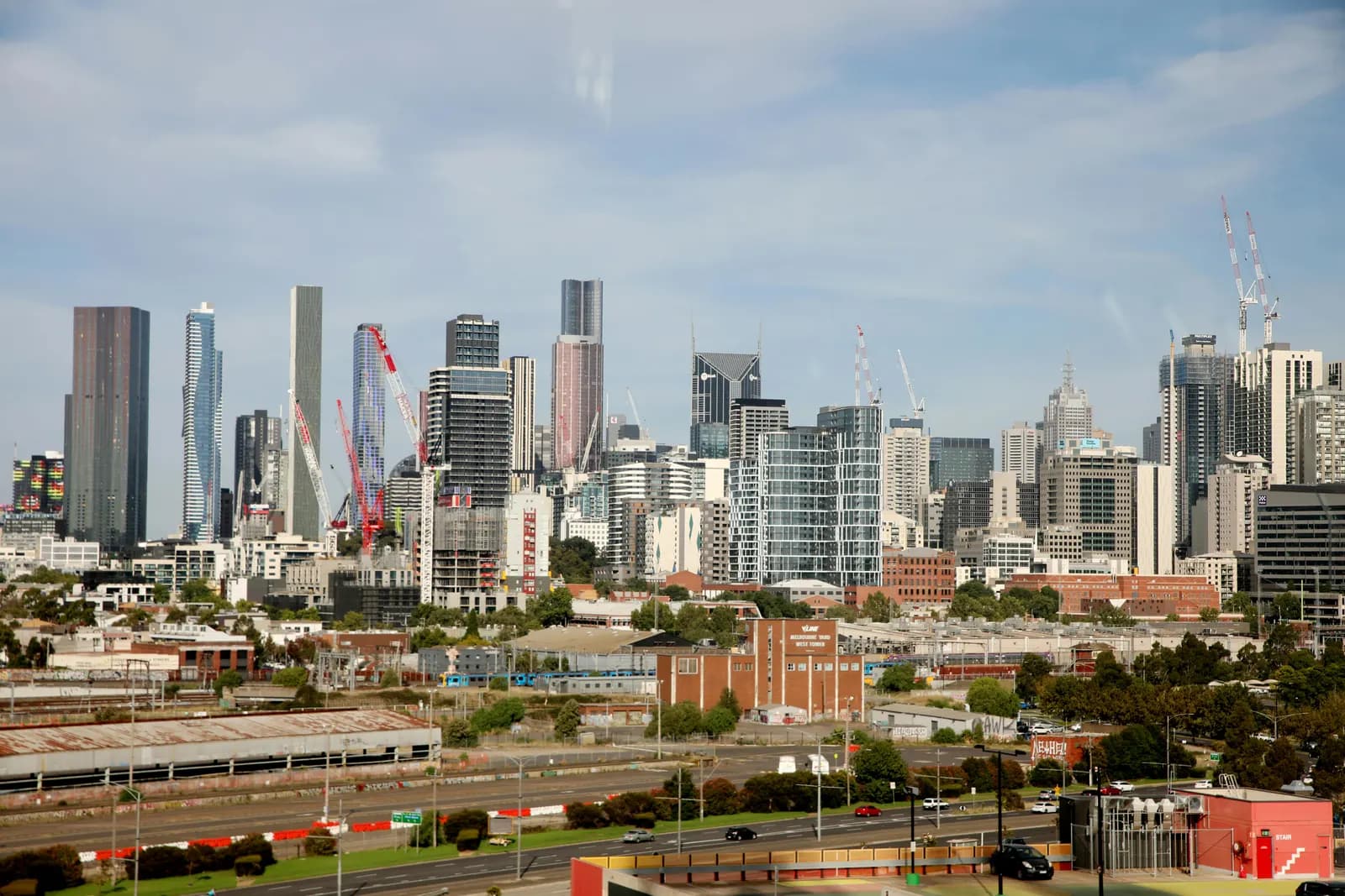 Melbourne skyline: competitive construction market for builders, renovators and tradies